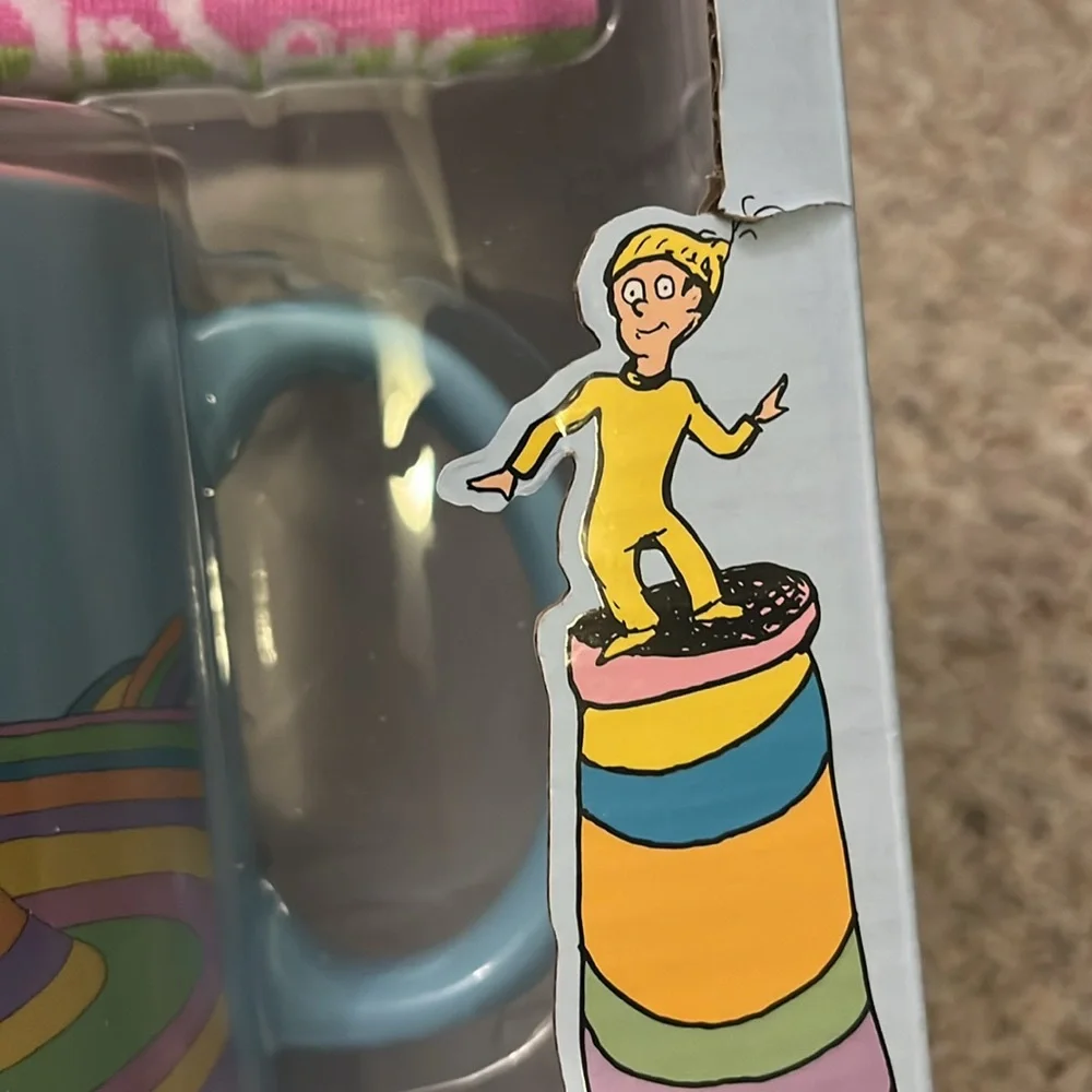 NEW Dr. Suess Oh The Places You’ll Go Mug, Socks and Keychain Boxed Set - Picture 5 of 9